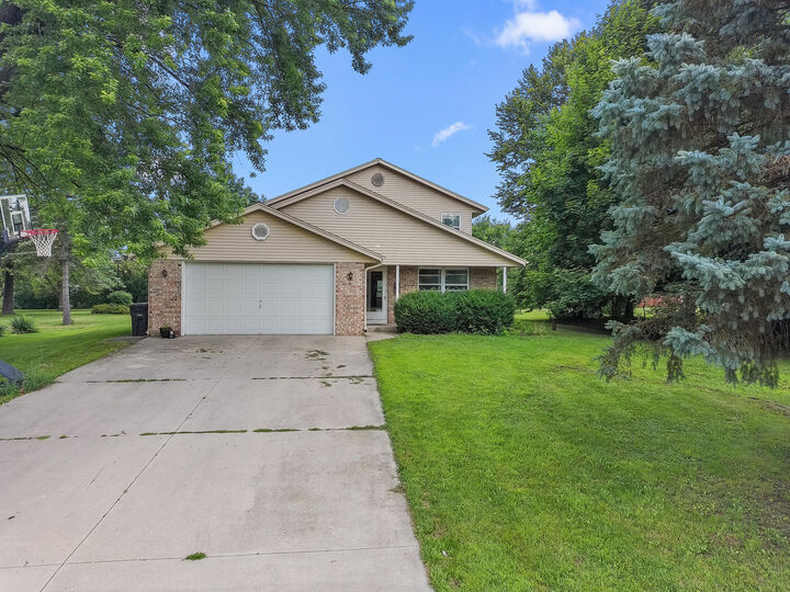 Property Photo:  S89w23060 King Pkwy  WI 53103 
