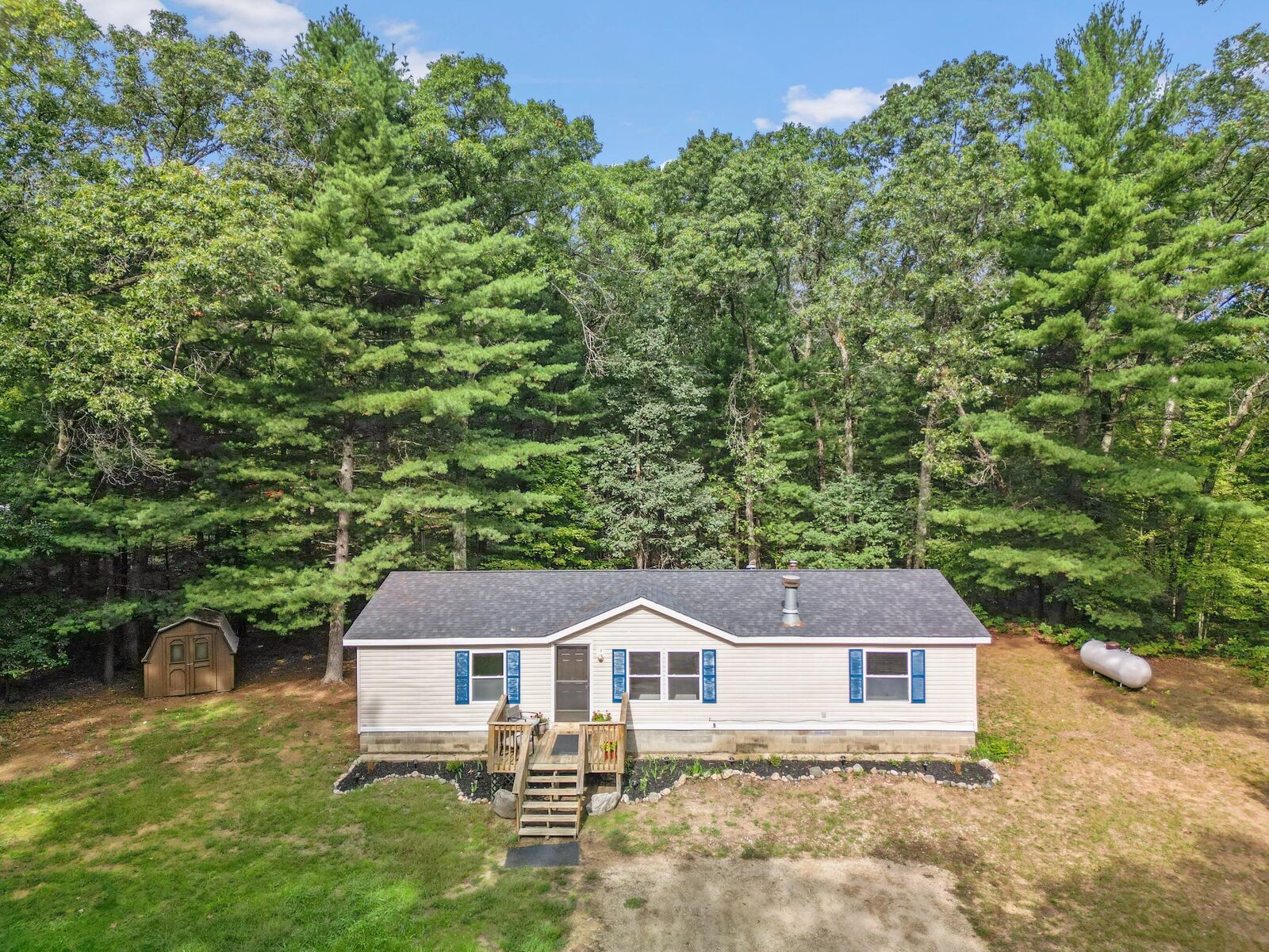 Property Photo: 2197 E Cedar Street MI 49337