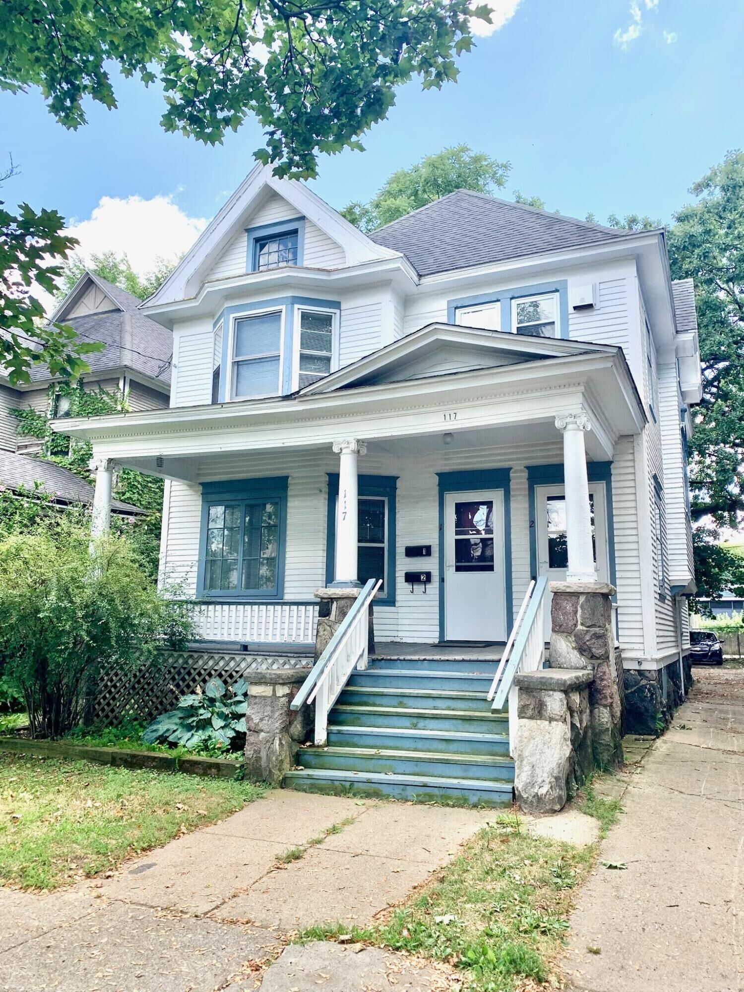 Property Photo: 117 W Dutton Street MI 49007