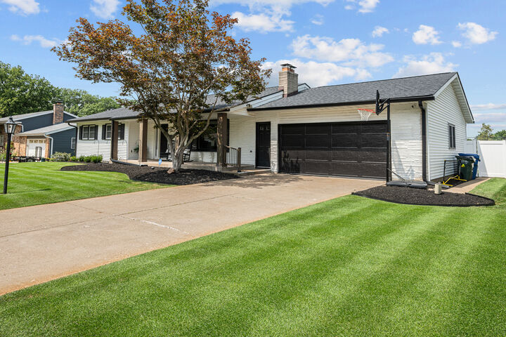 Property Photo:  2414 E Garfield Street  IA 52803 