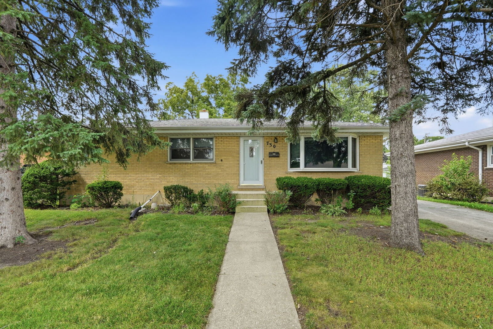 Property Photo:  730 W Beach Drive  IL 60101 