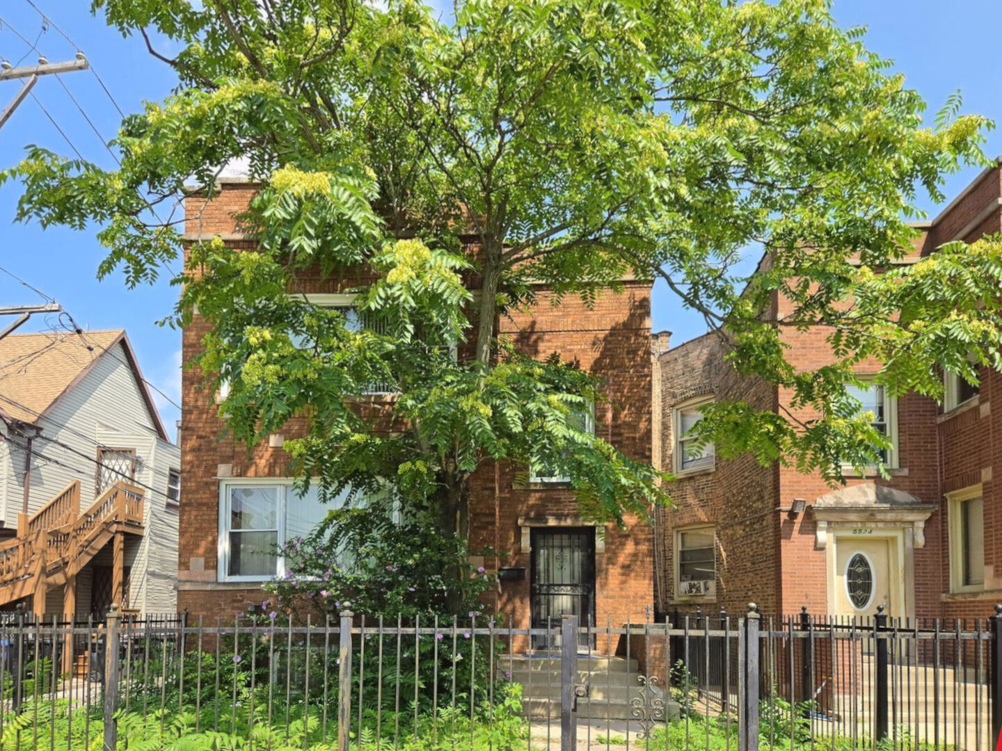 Property Photo:  