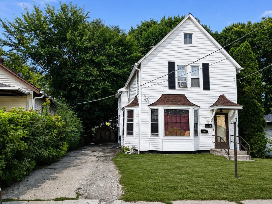 Property Photo: 517 N Jackson Street IL 60085