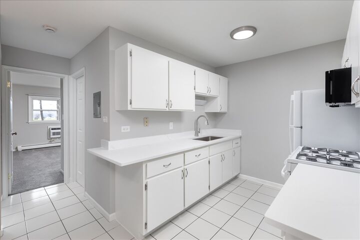Property Photo: 5740 East Avenue 2C IL 60525