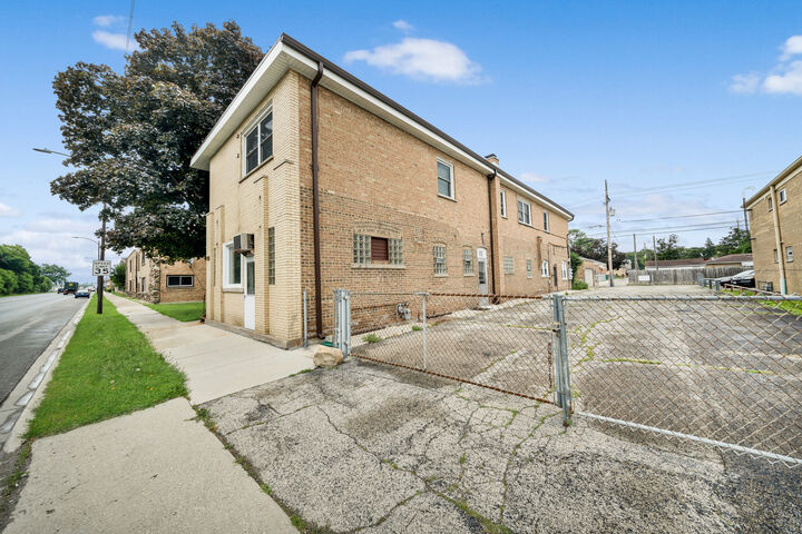 Property Photo: 4227 S Harlem Avenue 4 IL 60402