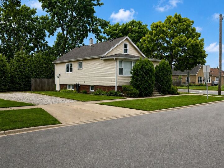Property Photo: 4326 Wesley Terrace IL 60176