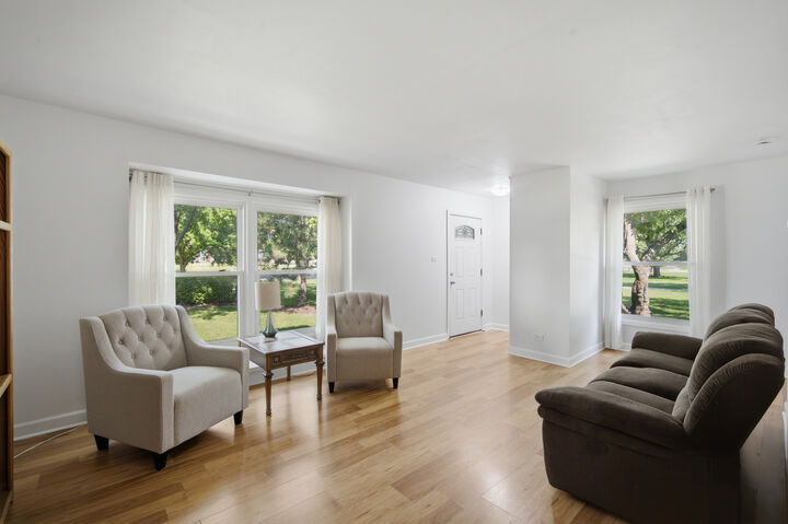 Property Photo: 2246 Brent Court IL 60194