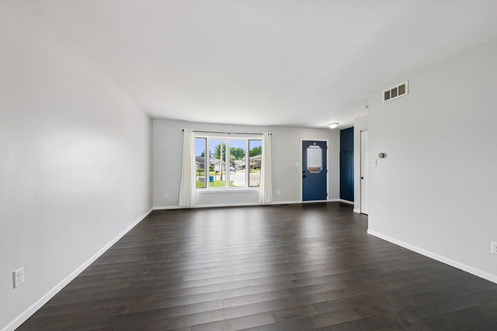Property Photo: 1022 Thornberry Court IL 61350