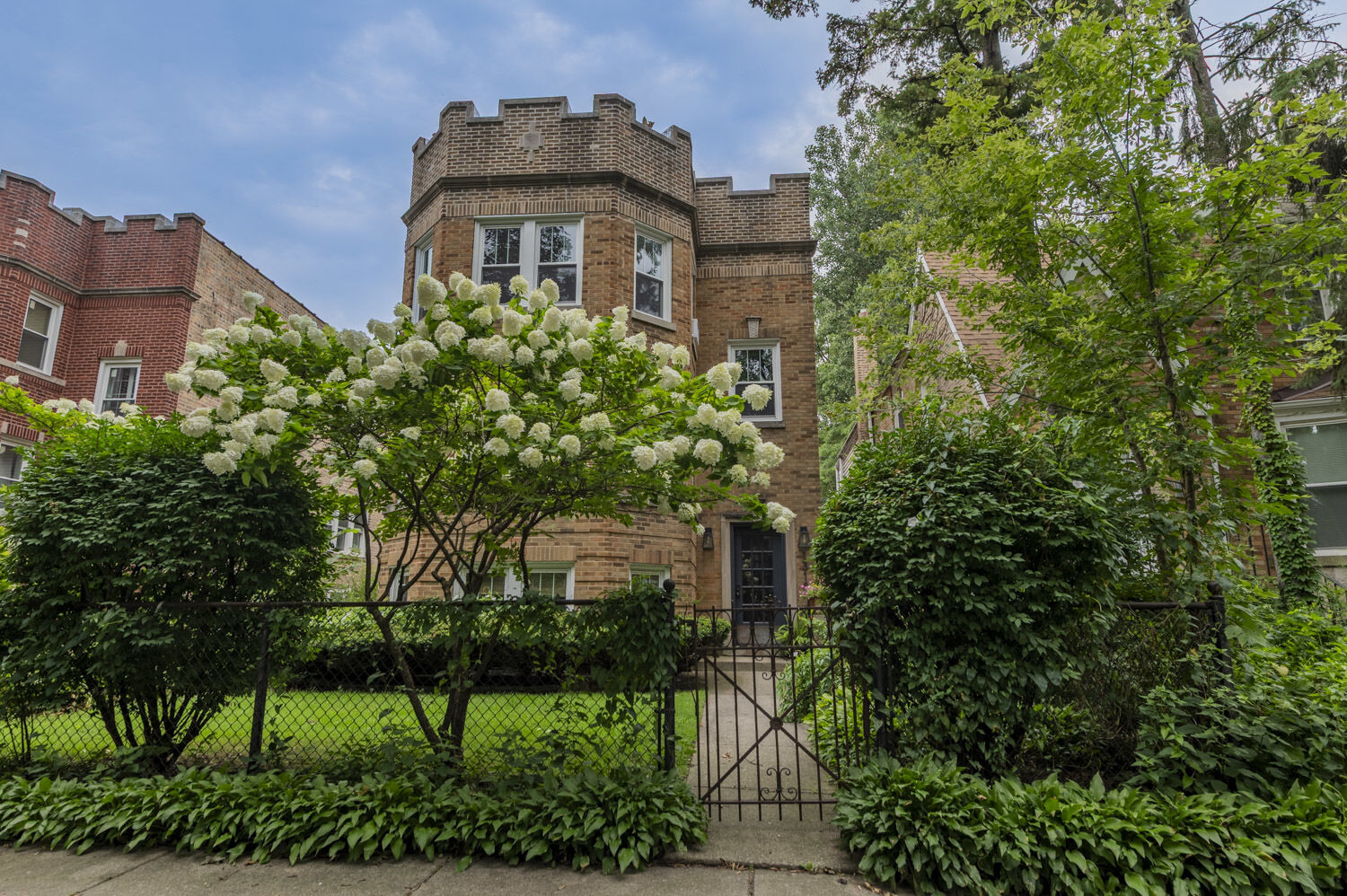 Property Photo: 1318 Dewey Avenue 2 IL 60201