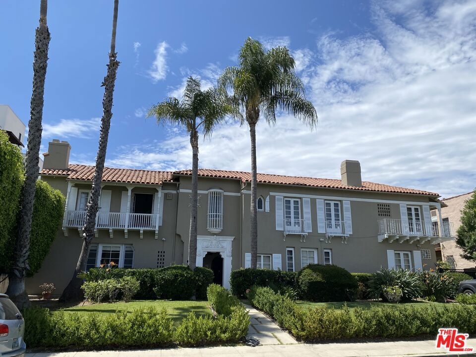 Property Photo: 725 S Lorraine Boulevard 1/2 CA 90005
