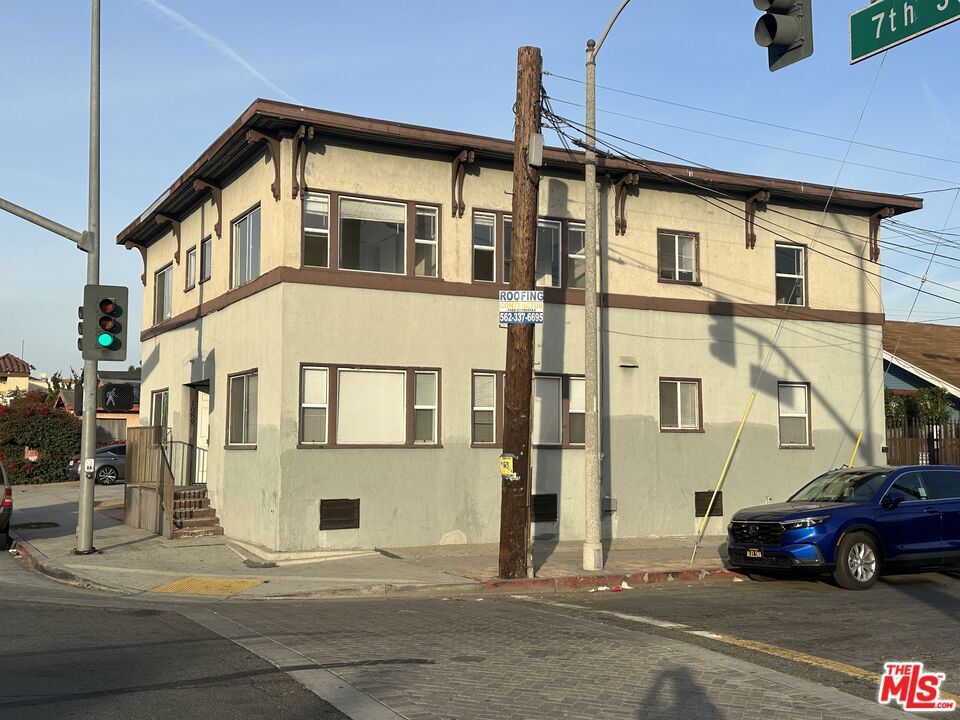 Property Photo:  1089 E 7th Street  CA 90813 