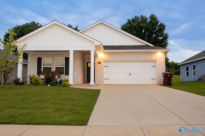 Property Photo: 18876 Wicklow Circle AL 35613