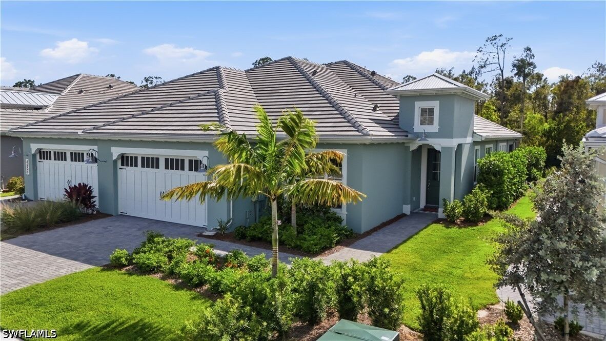 Property Photo: 8905 Yucatan Court FL 34112