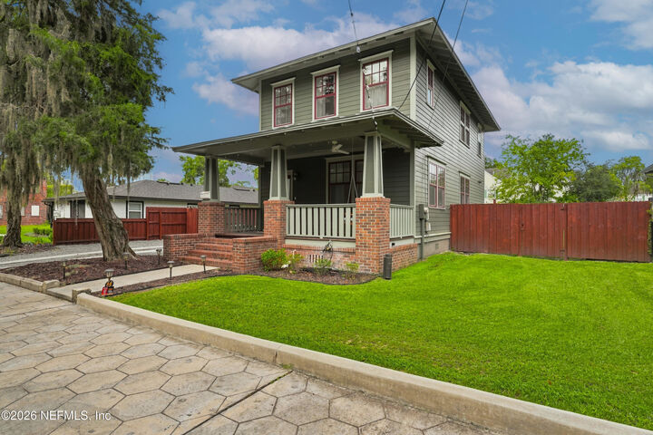 Property Photo:  1132 N Market Street  FL 32206 