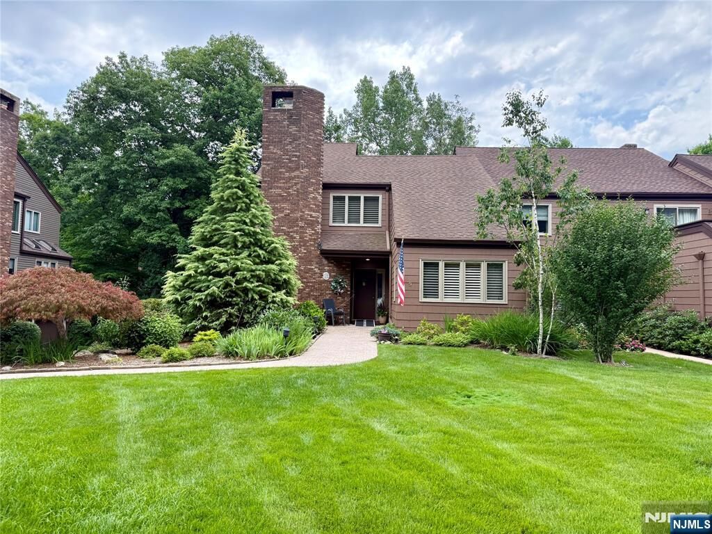 Property Photo: 9 Grist Mill Run NJ 07430