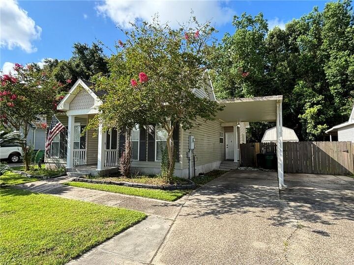 Property Photo: 2735 Village Court LA 70072