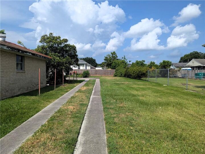 Property Photo: 1115 Derbigny Street LA 70053