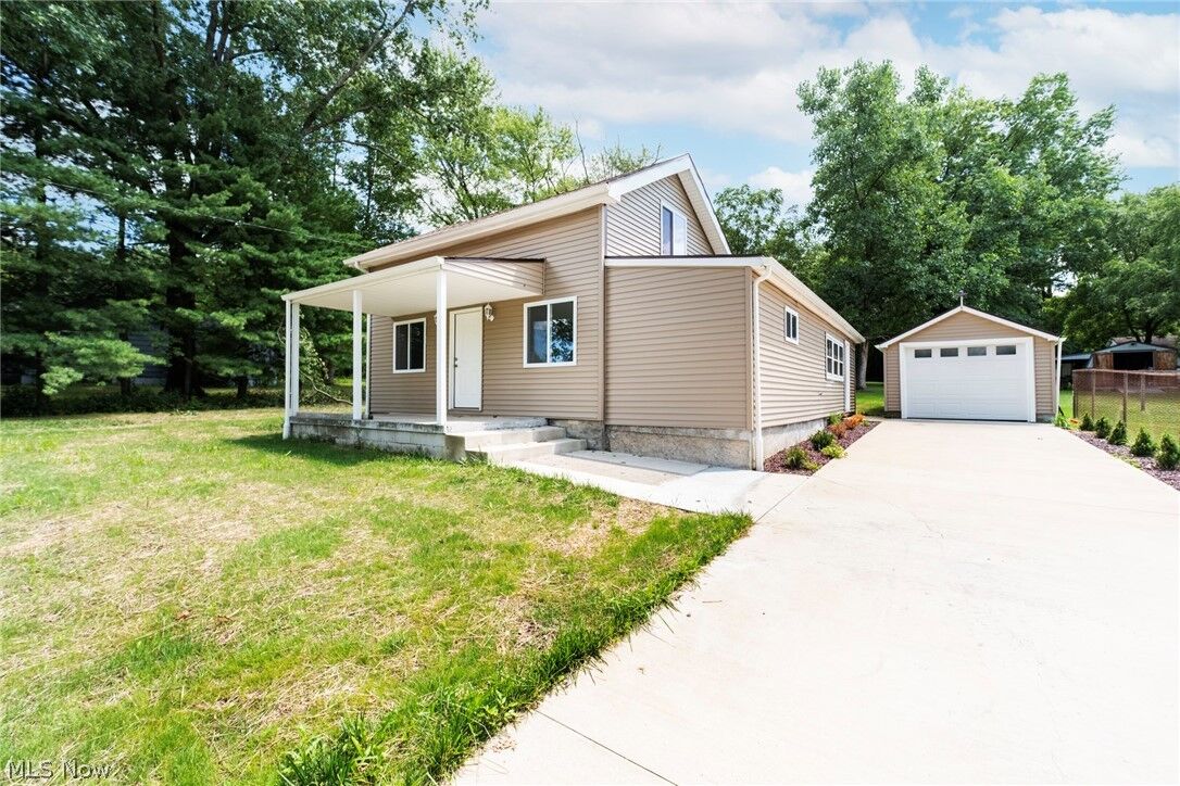 Property Photo: 9 Dravis Drive OH 44515