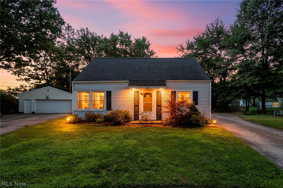 Property Photo:  2139 Suncrest Circle  OH 44221 
