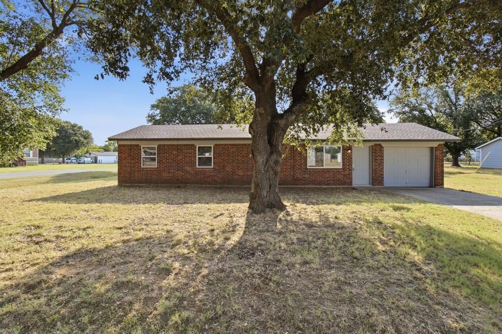 Property Photo:  1536 Coral Cut Off  TX 76020 