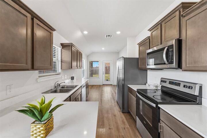 Property Photo: 601 Nature Stroll Road TX 75166