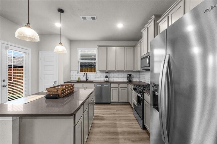 Property Photo: 3116 Dixondale Drive TX 76108