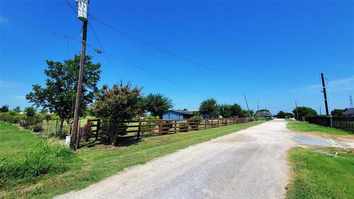 Property Photo: 104 Mimosa Way TX 76084