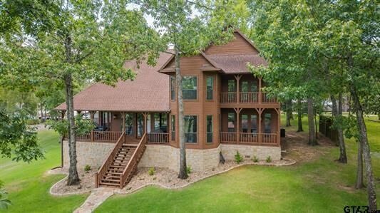 Property Photo: 811 King Leonard Court TX 75480