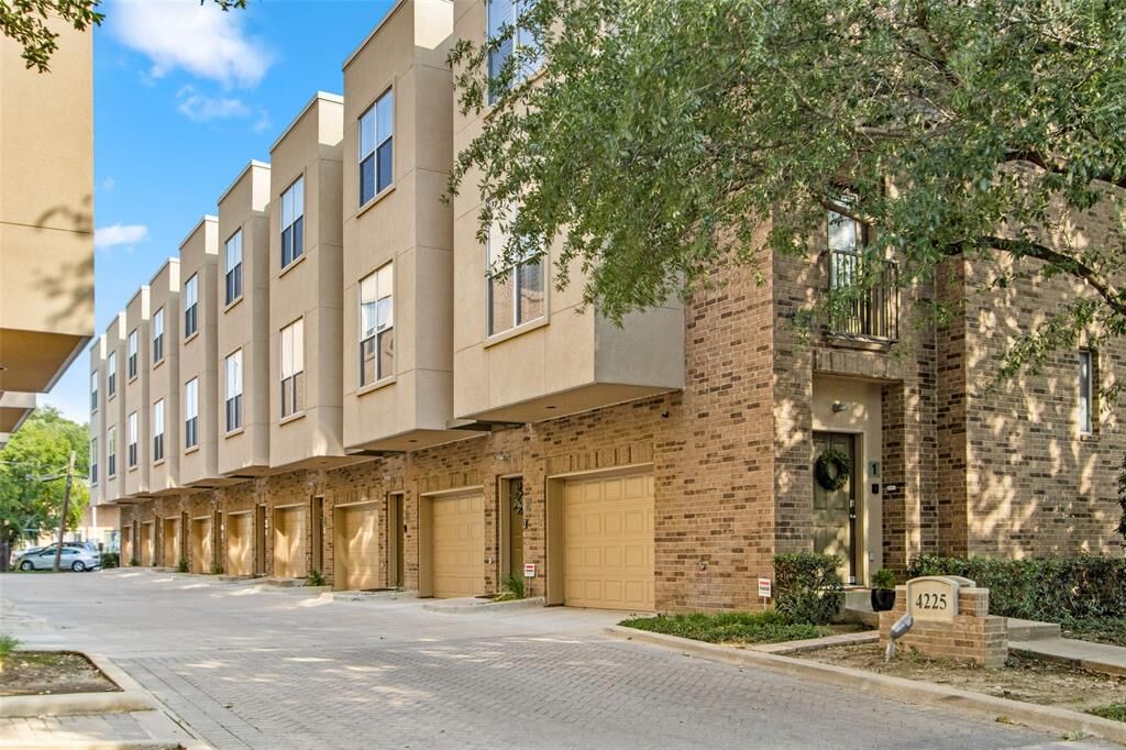 Property Photo: 4225 McKinney Avenue 3 TX 75205