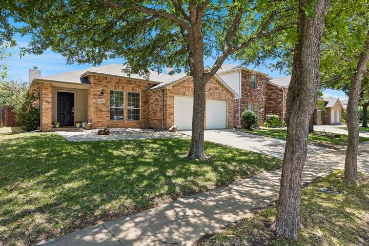 Property Photo: 13220 Ridgepointe TX 76244