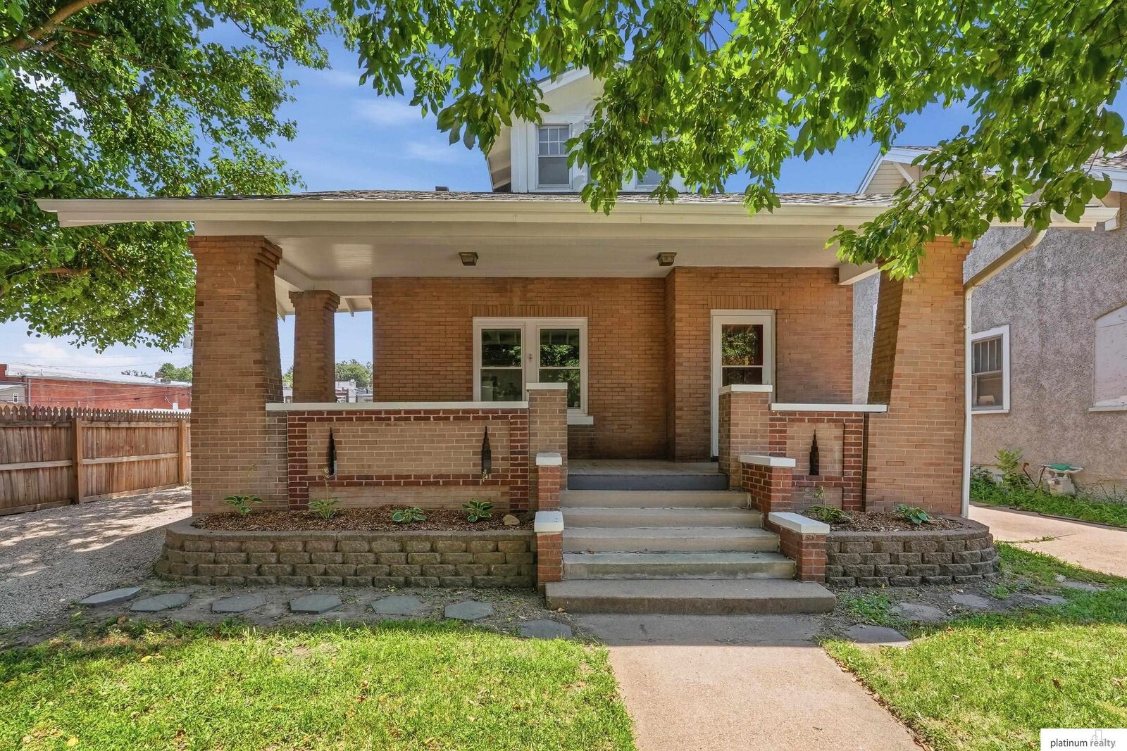 Property Photo: 535 A Avenue NE 68048