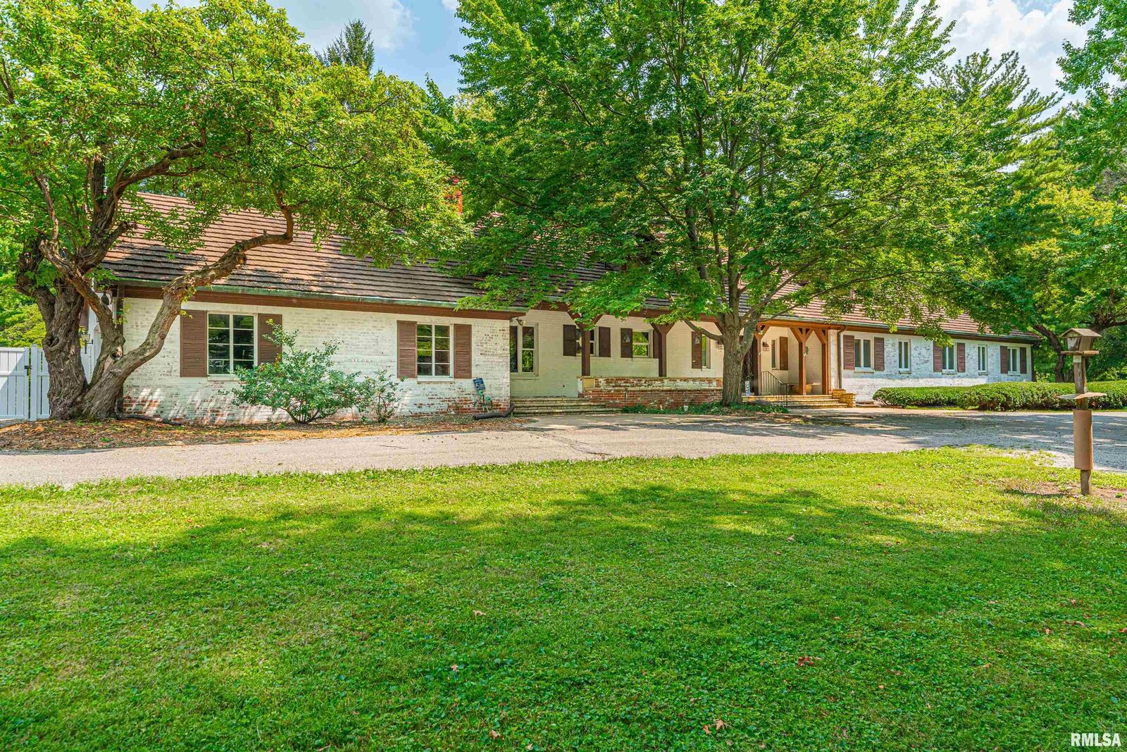Property Photo: 1 Greenwood Lane IL 62634