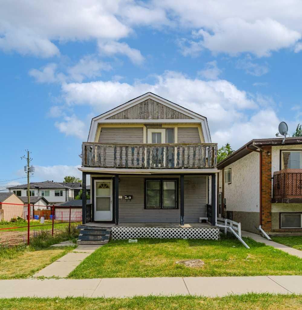 Property Photo: 235 20 Avenue NE AB T2E 1R1