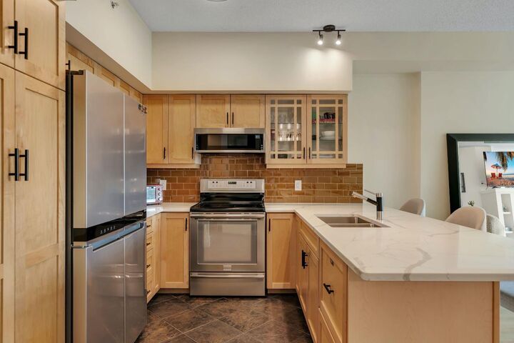 Property Photo: 205 Riverfront Avenue SW 604 AB T2P 5K4