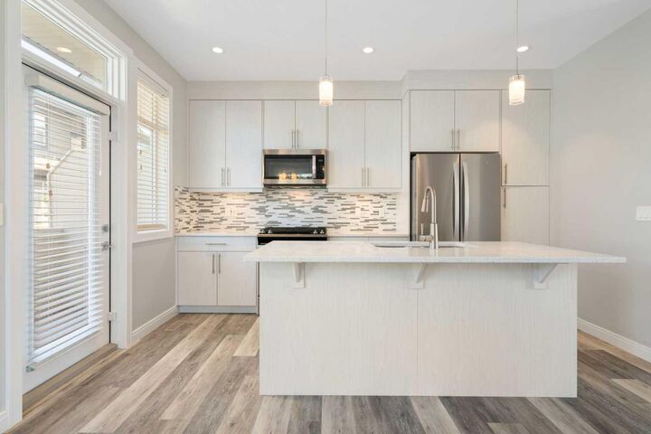 Property Photo: 124 Wentworth Row SW AB T3H 1Y1