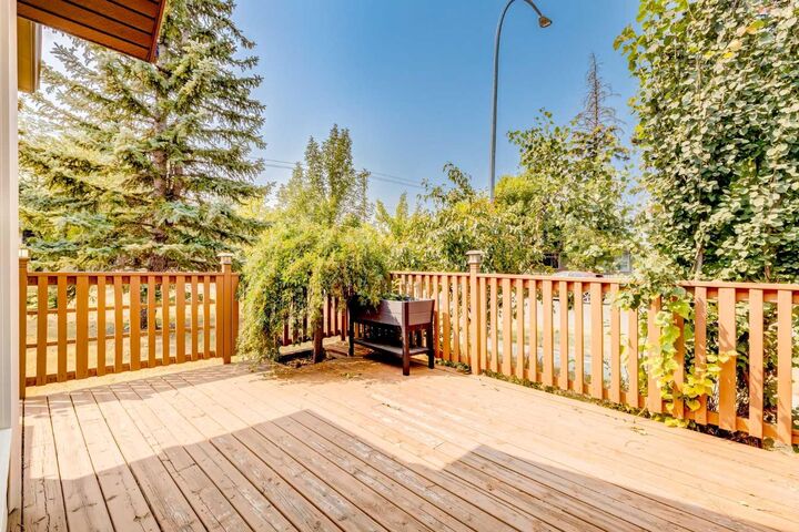 Property Photo:  2234 15A Street SE  AB T2G 3N1 