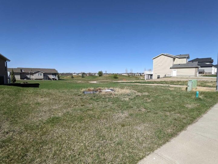 Property Photo: 722 Fairways Drive AB T0L 2B0