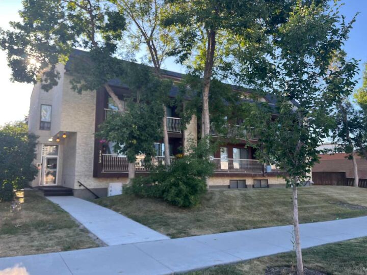 Property Photo: 1113 37 Street SW 301 AB T3C 1S5