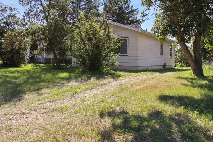Property Photo:  4925 49 Street  AB T0B 4C0 