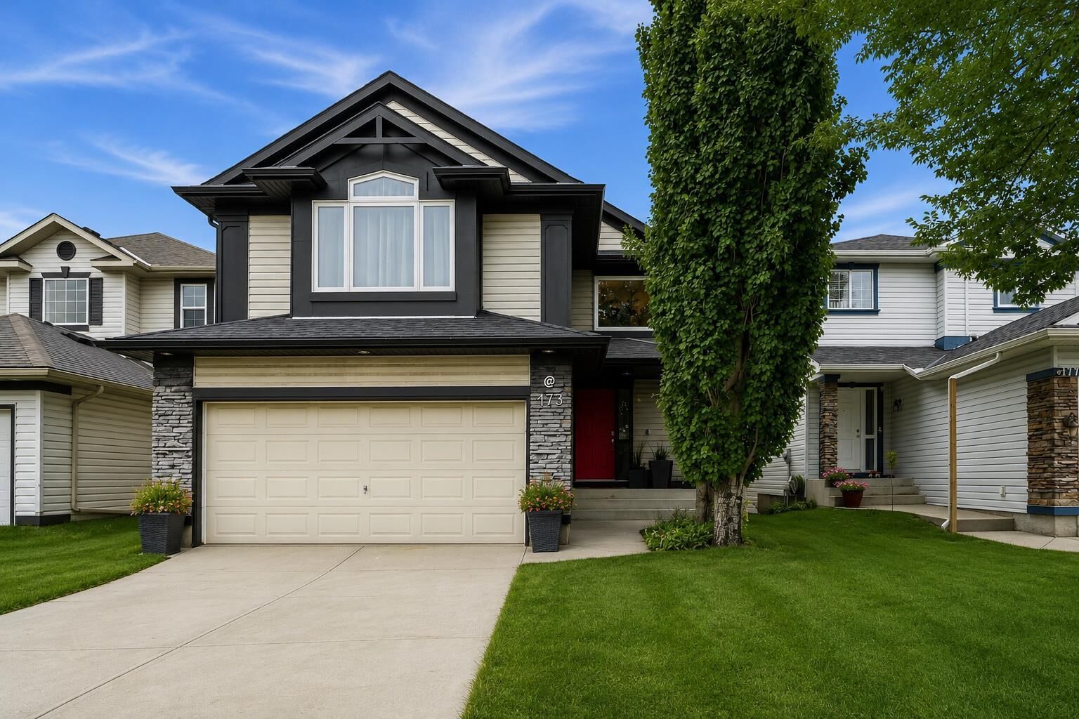 Property Photo: 173 Tuscany Ridge View NW AB T3L 2J2