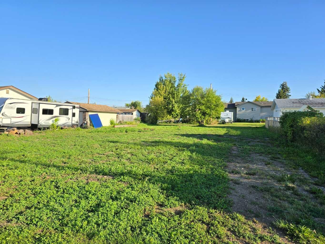 Property Photo:  24 1 Avenue NE  AB T0H 2L0 