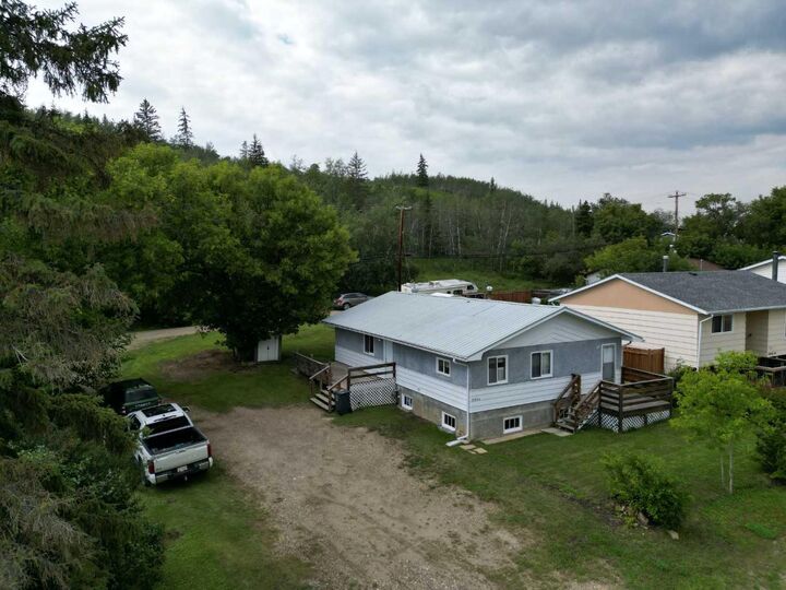 Property Photo: 10914 90 Street AB T8S 1P1