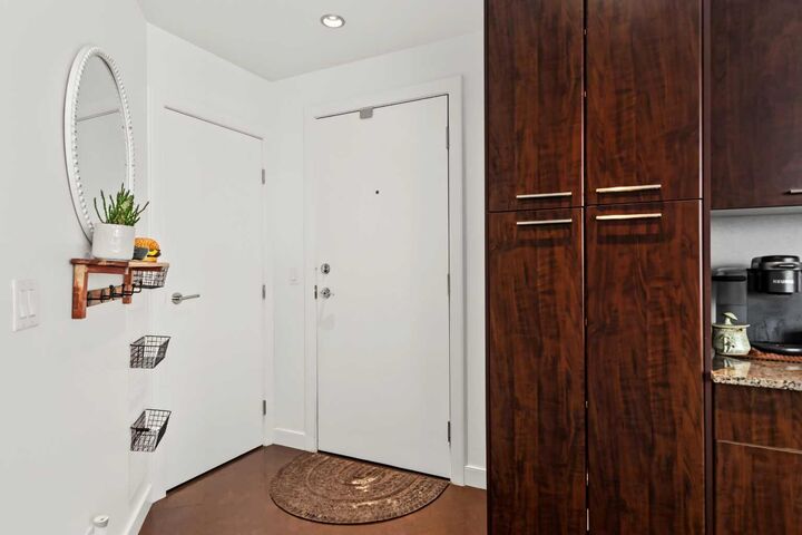 Property Photo: 220 12 Avenue SE 705 AB T2G 0R5