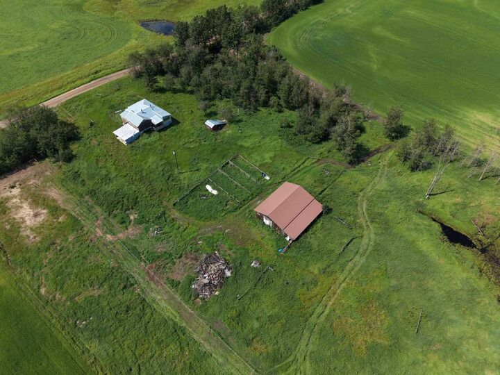 Property Photo: 523015 Range Road 43 AB T0B 2J0