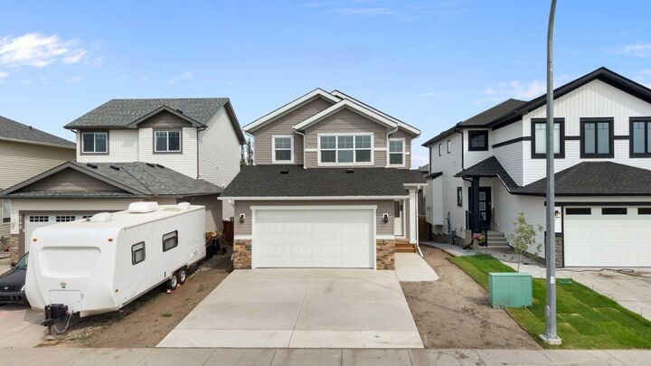 156 Wildrose Green — photo 1