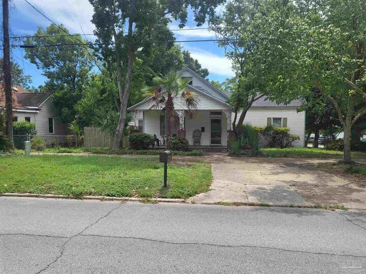 Property Photo:  1301/1305 E La Rua St  FL 32501 