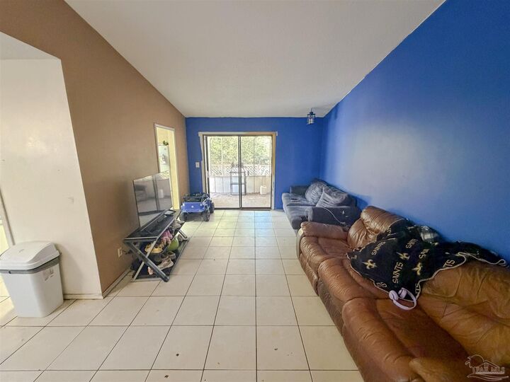 Property Photo: 4619 Gladstone Dr FL 32514