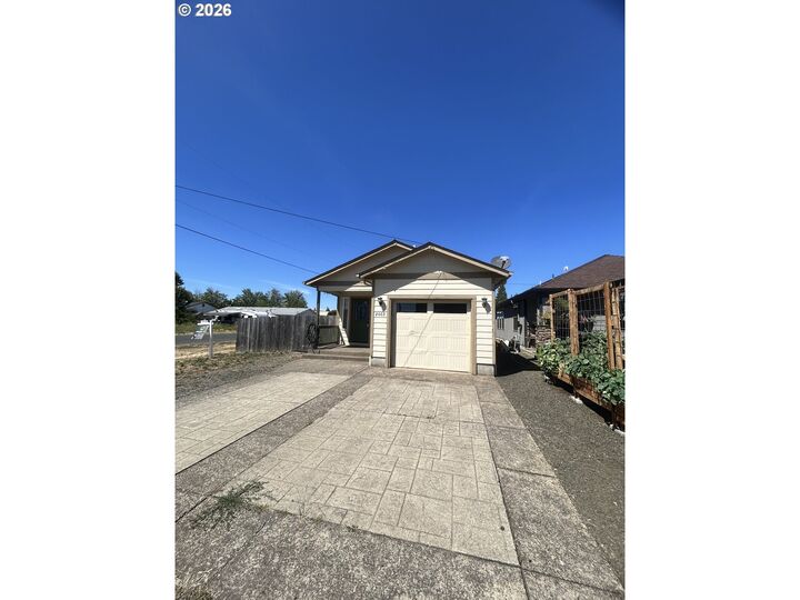 Property Photo: 2003 17th Ave OR 97322
