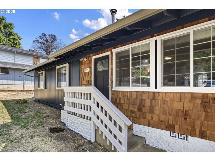 Property Photo: 1121 NE Hawthorne Ave OR 97457
