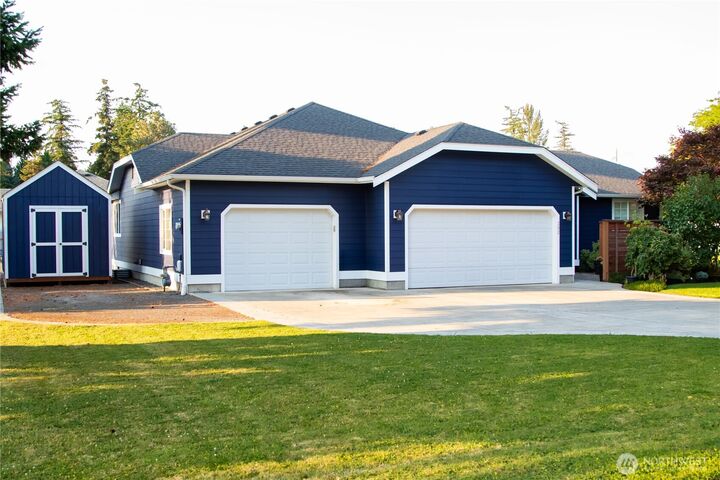 Property Photo:  302  Harrison Street  WA 98276 